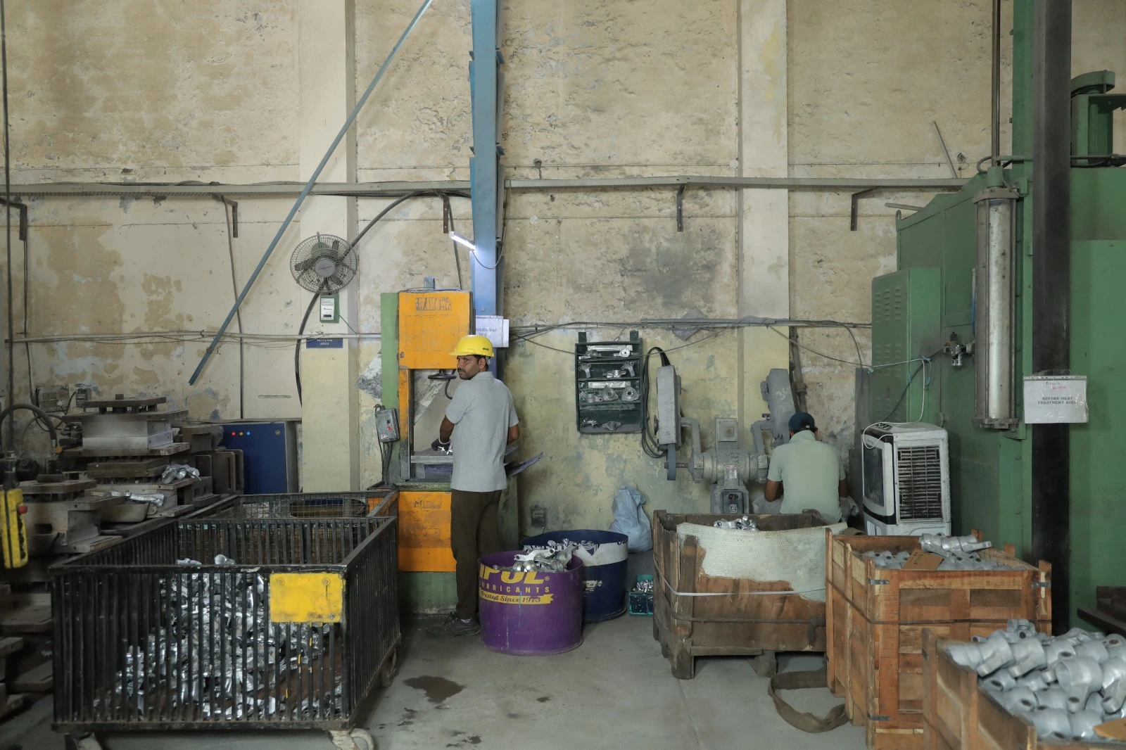 Cutting and Fettling Station