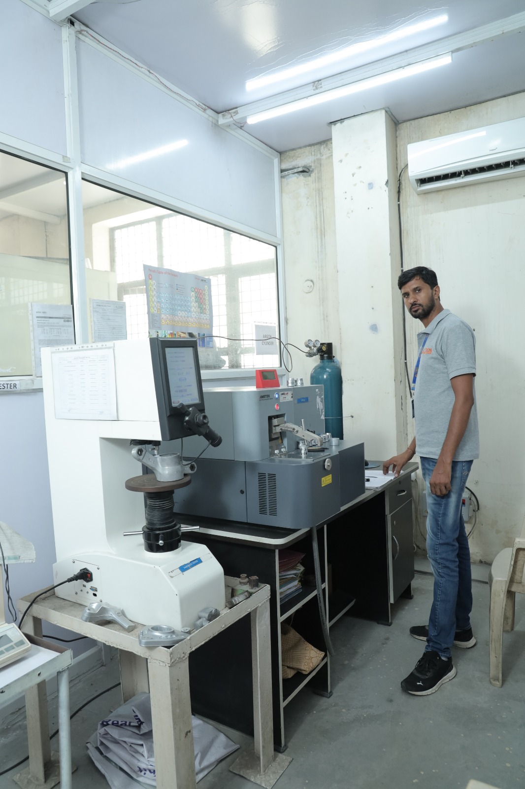 Hardness Tester & Spectrometer - Material composition and hardness verification